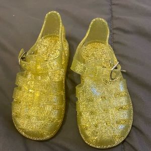 Toddler girl Bright yellow jelly sandals with silver buckle